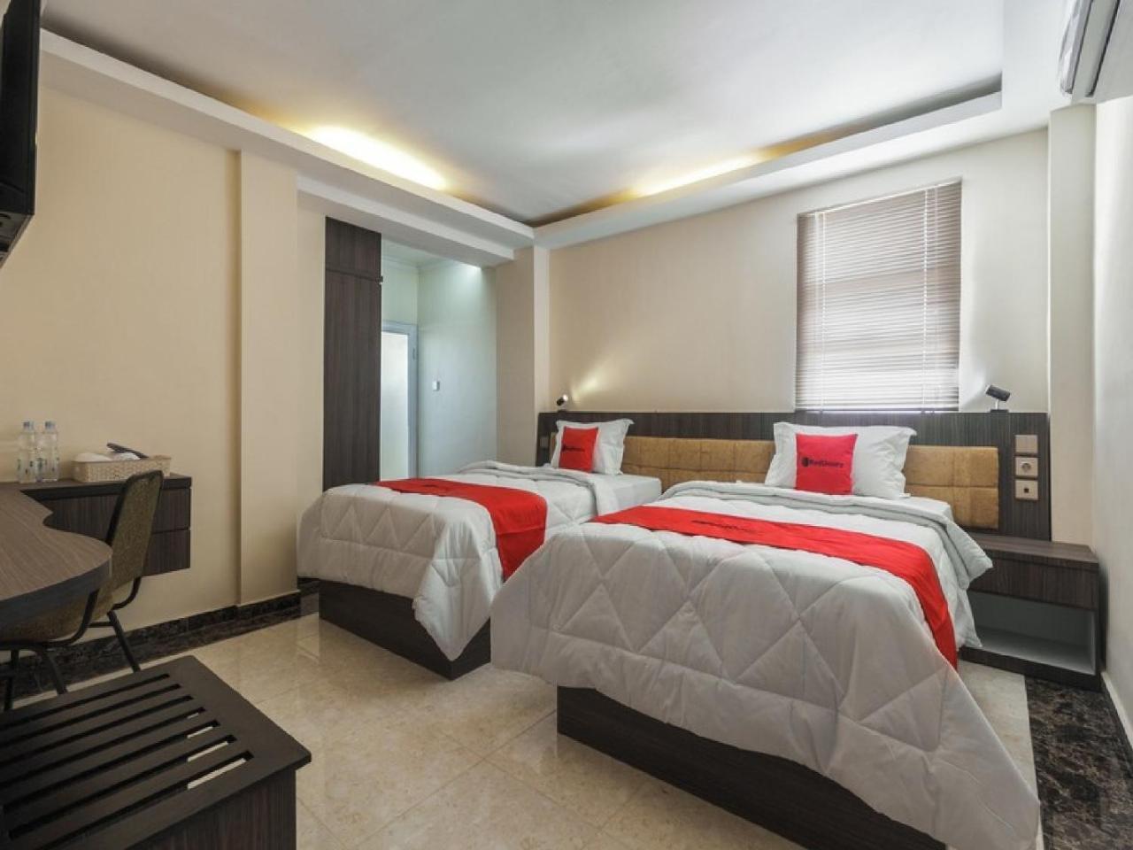 Reddoorz Plus @ Boulevard Panakkukang Makassar Dış mekan fotoğraf
