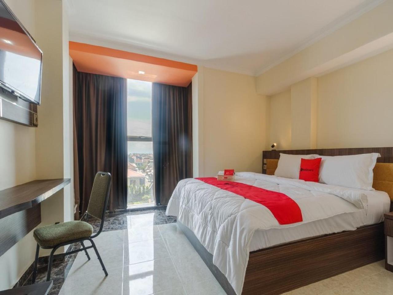 Reddoorz Plus @ Boulevard Panakkukang Makassar Dış mekan fotoğraf