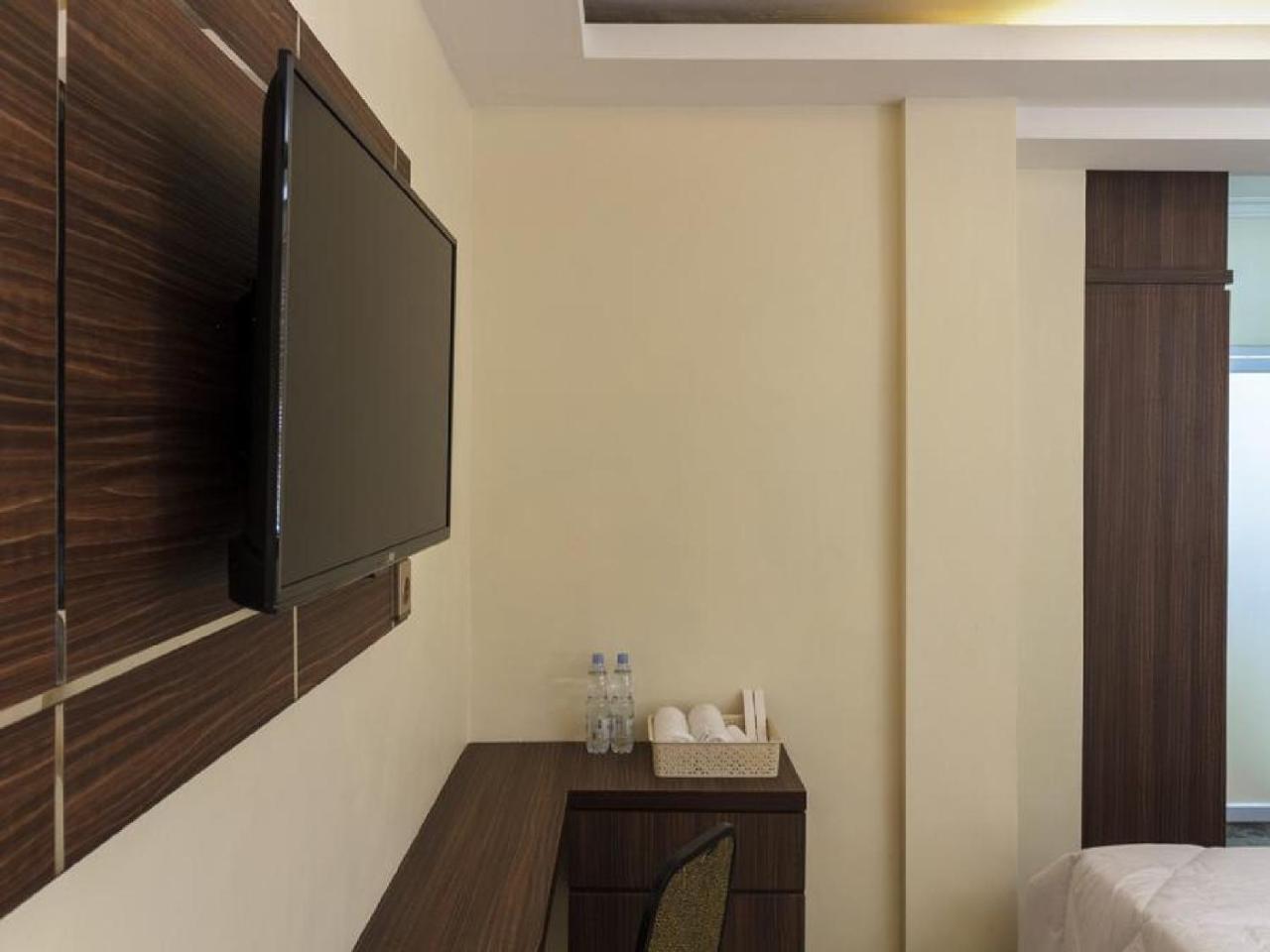 Reddoorz Plus @ Boulevard Panakkukang Makassar Dış mekan fotoğraf