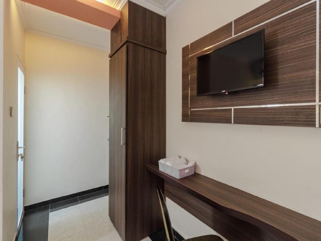 Reddoorz Plus @ Boulevard Panakkukang Makassar Dış mekan fotoğraf