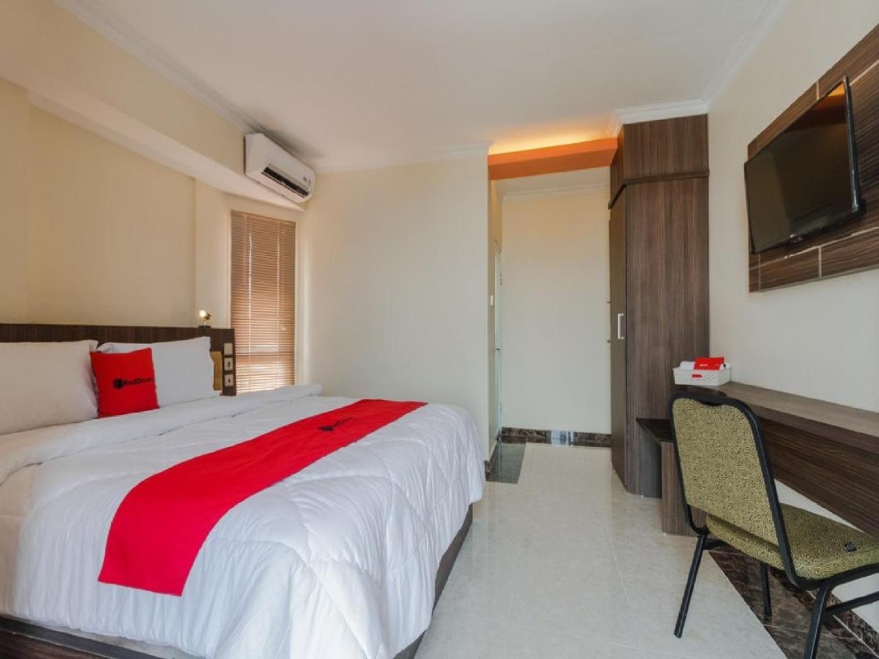 Reddoorz Plus @ Boulevard Panakkukang Makassar Dış mekan fotoğraf