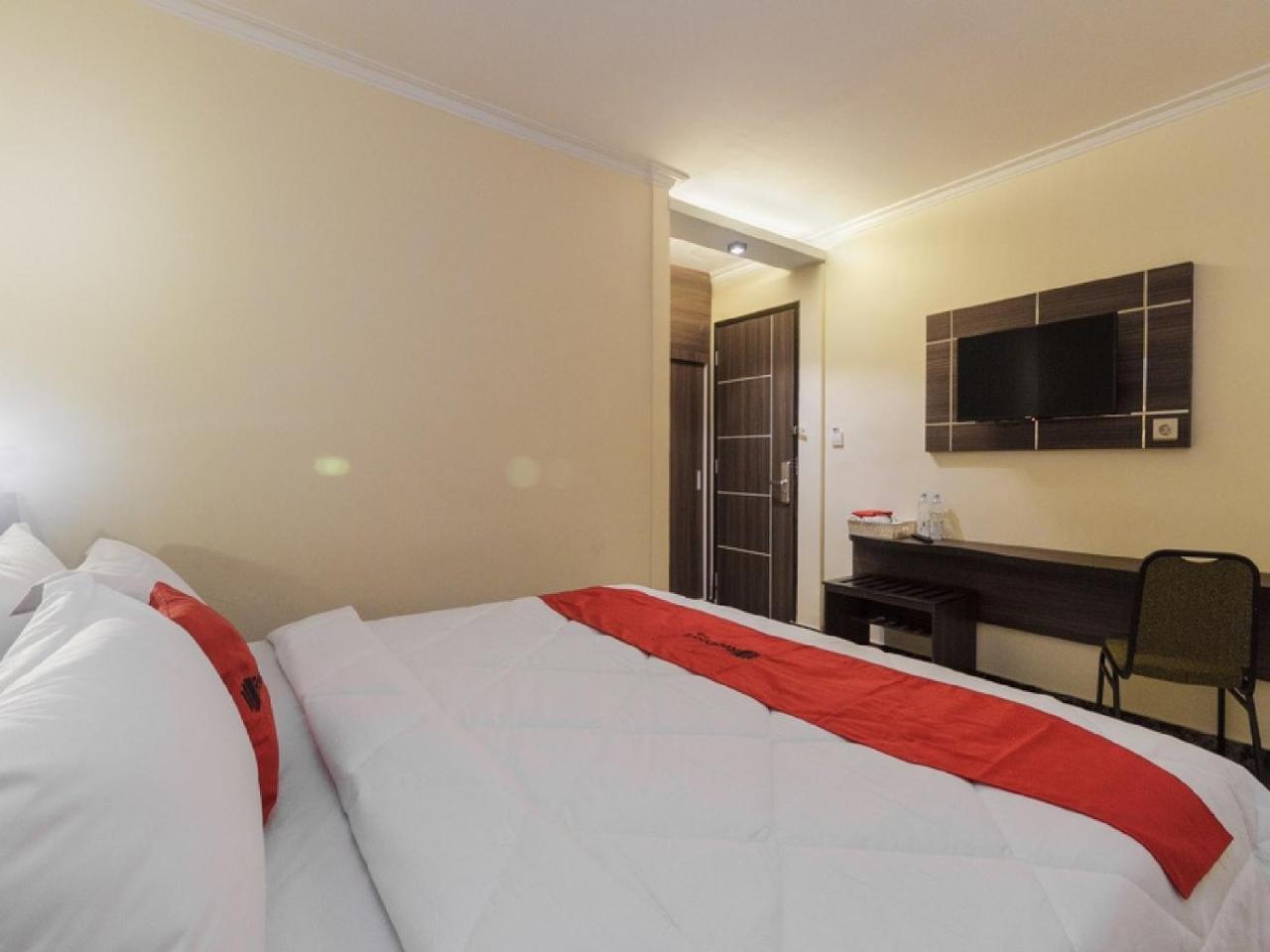 Reddoorz Plus @ Boulevard Panakkukang Makassar Dış mekan fotoğraf
