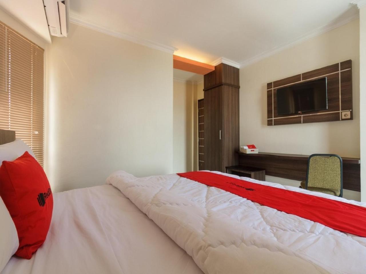 Reddoorz Plus @ Boulevard Panakkukang Makassar Dış mekan fotoğraf