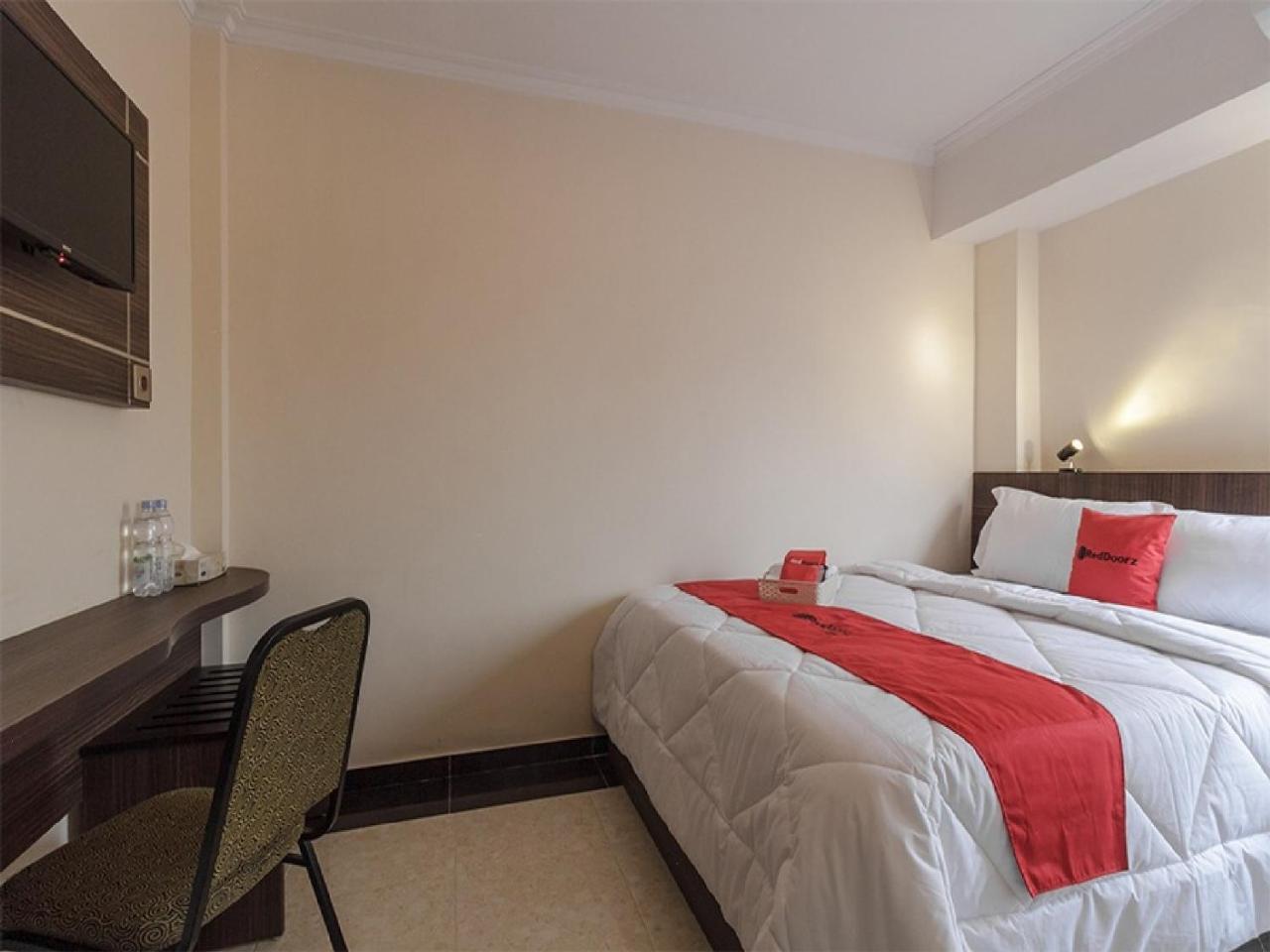 Reddoorz Plus @ Boulevard Panakkukang Makassar Dış mekan fotoğraf